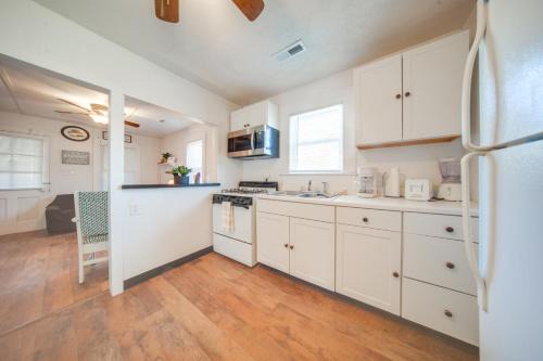 Charming Cottage w/Yard < 1 Mi to Lake Erie!