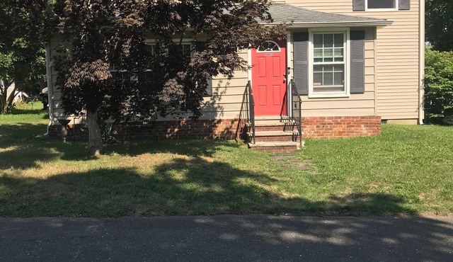Charming country home minutes from the Jersey shore. in Atlantic Highlands