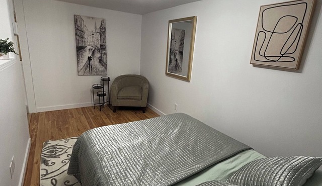 Charming, cozy studio 7 minutes from Ottawa