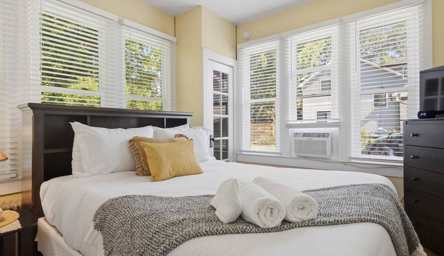 Charming Del Ray Home, Near Old Town & METRO-rail in Alexandria