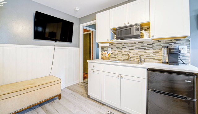 Charming Geneva Vacation Rental ~ 5 Mi to Lake!