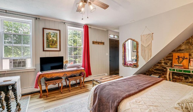 Charming Getaway < 1 Mi to Downtown Lambertville!