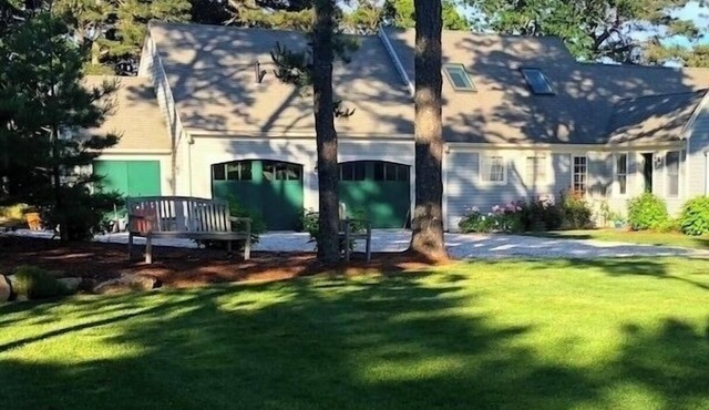 Charming Guest House, with Waterviews & Private Beach! Perfect for Fun Weekends!