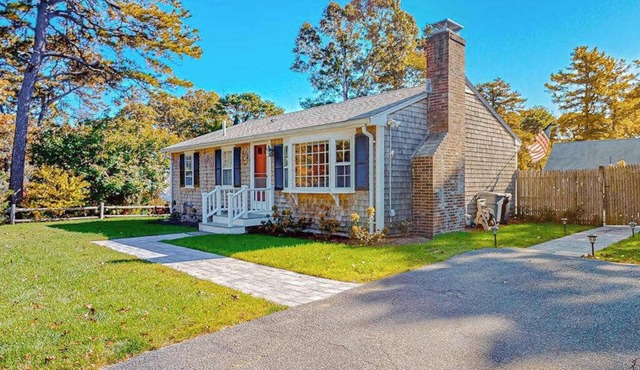 Charming home with private pool, deeded bay access, firepit, & W/D
