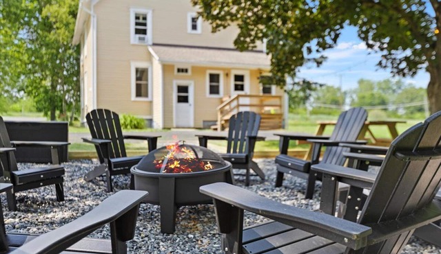Charming Hudson Farmhouse with Fire Pit
