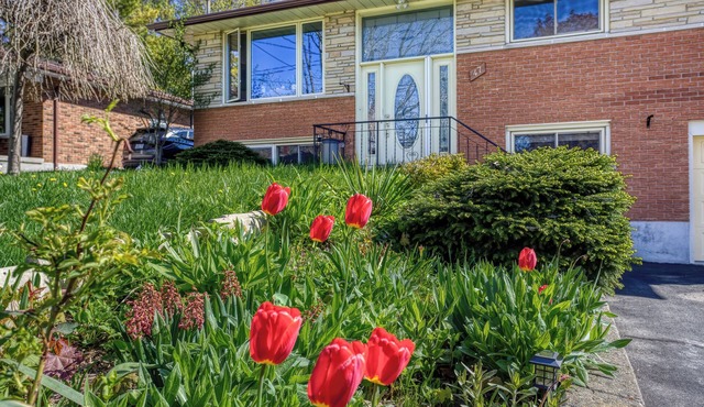 Charming legal one bedroom unit on a quiet street