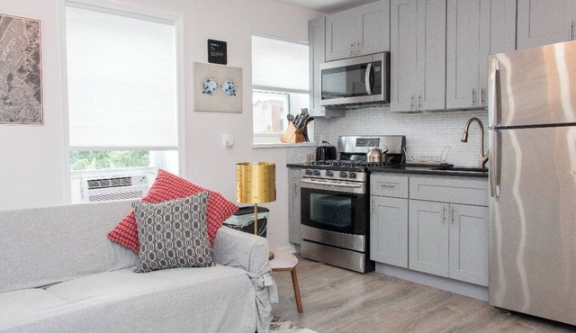 Charming one-bedroom apartment wit A/C in the lively heart of Brooklyn.
