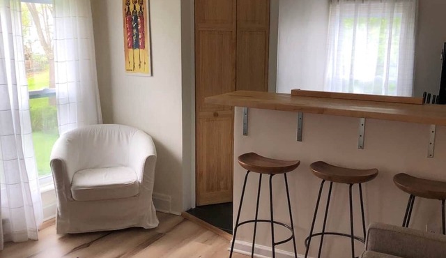 Charming & Quaint 1 bed in Historic Uptown!