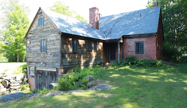Charming Rural Cottage in the Heart of the Scenic Mohawk Trail