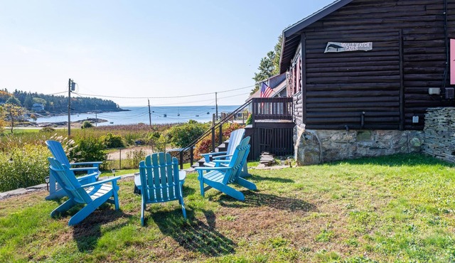 Charming seaside cottage with beautiful views of Lowell's Cove.