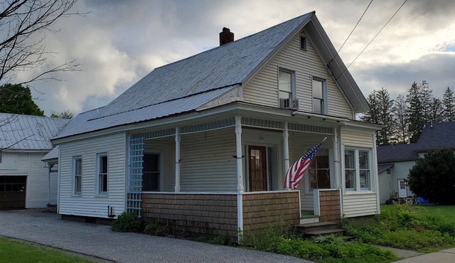 Charming traditional VT home 12 minutes from Stowe