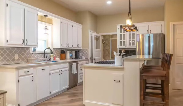 Charming Updated 2 BR Cottage Peaceful Country Getaway in Forestburg