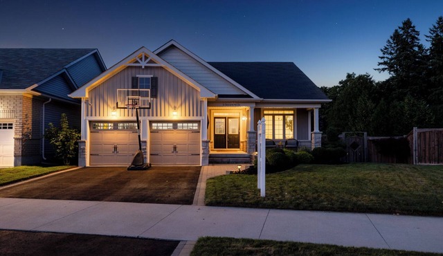 Charming walk out basement fitness room, hot tub in enchanting Port Hope