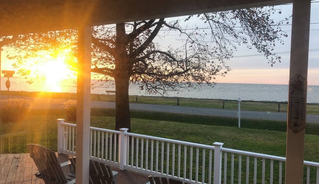 Charming WATERFRONT 3BR/2BA cottage - 20 mins to Annapolis/40 mins to downtwn DC