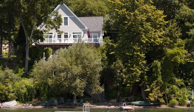 Chateau Esperanza: "A Relaxing Lakeside Retreat"