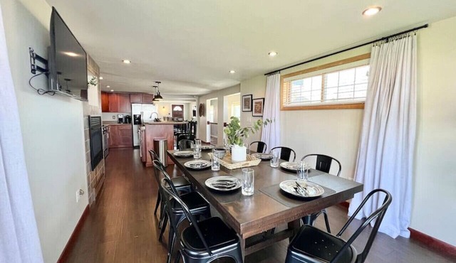Cheerful Oneida Lake House