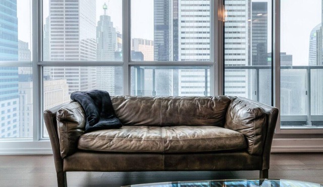 Chic 1BR Condo in Down Town w/Balcony Views