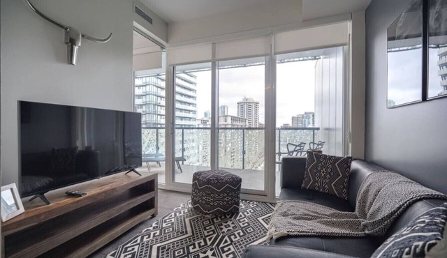 Chic 2BR Oasis with Skyline Views near Berczy Park in Toronto
