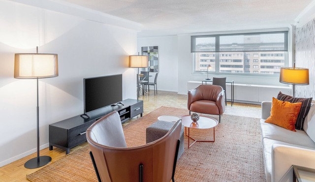 Chic One-Bedroom Apartment with Balcony in Boston'