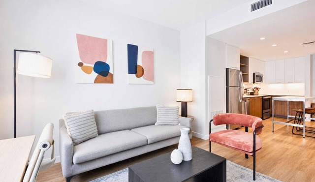 City Apt w/Gym & Courtyard