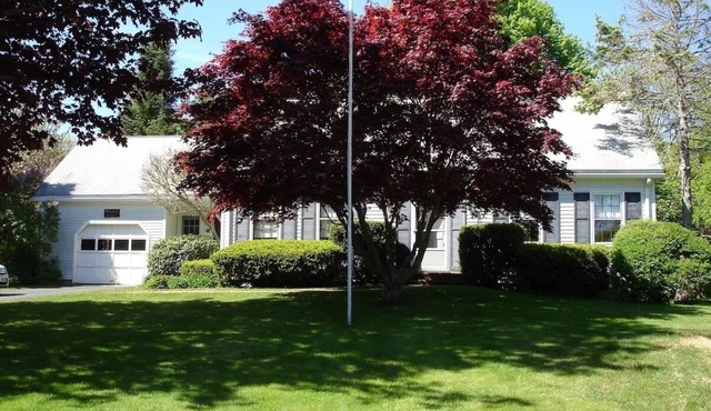 Classic 3 bedroom cape on the stunning coast of Maine, sleeps 8 people