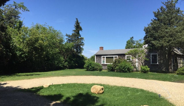 Classic Bayside cottage, Near Northside Beaches, Private, Close to Sesuit harbor