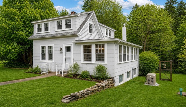 Classic Maine Cottage: Walk to Boothbay Harbor