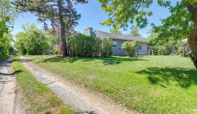 Close to Beach & P-Town! Cottage w/Bay Views