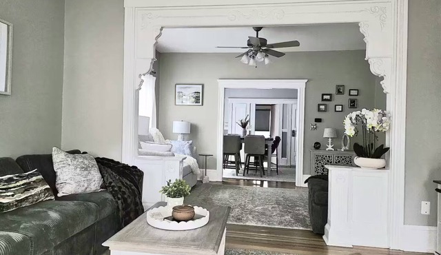 Coastal Beach House, Sleeps 8 + Balcony + Near Beaches & Downtown