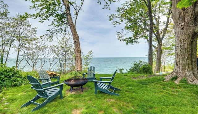 Coastal Lake Erie Cottage w/Amazing Water Views!