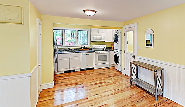 Coastal New England gem with decks - 1 block to Sorrento Harbor