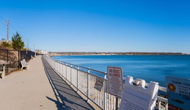 Coastal Retreat - Drive to Beaches or Stay & Play