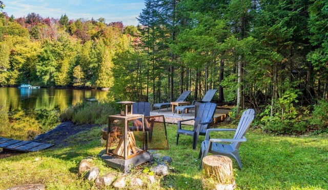 Cocoon des montages - Spa privé et bord de l'eau in Saint-Adolphe-d'Howard