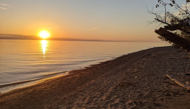 Come, relax in our cottage on the shores of Lake Huron in Goderich