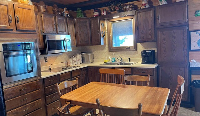 Comfortable 2-bedroom cabin on charming Schoodic Lake in Brownville with AC