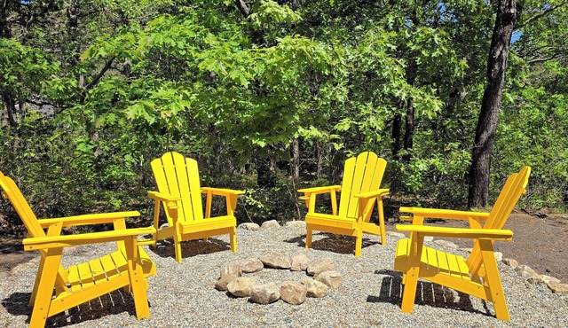 Comfortable 3BD-A/C, Deck, Firepit, Short Drive to All the Best of Truro!