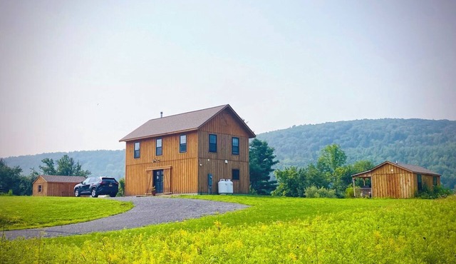 Comfortable Modern Barn House in Peaceful Setting