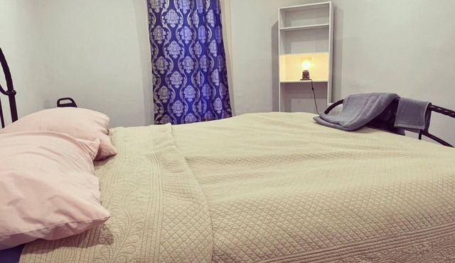 Comfortable & pet friendly . Free Breakfast 5 minutes from the heart of Buffalo