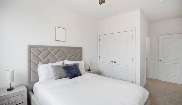 Comfortable updated 1BR in Fairmount Square