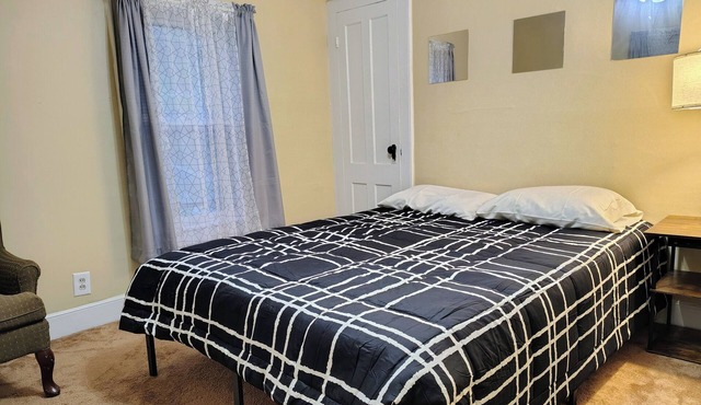 Comfy and quiet 2-bedroom house with AC in wonderful Binghamton