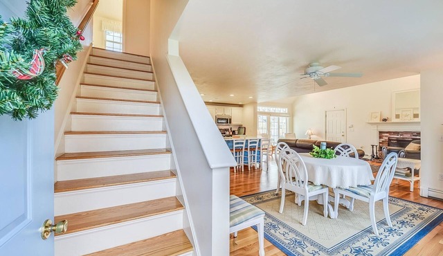 Comfy Cape Home: Close to Mayflower Beach, golf course, and Downtown