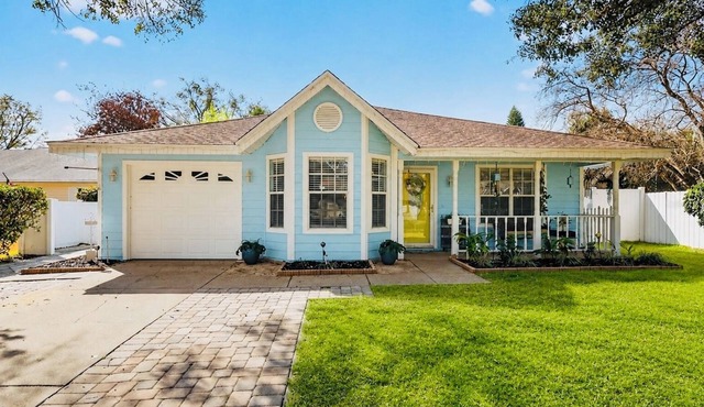 Comfy Mount Dora Cottage - King Bed - Updated & Clean! in Mount Dora
