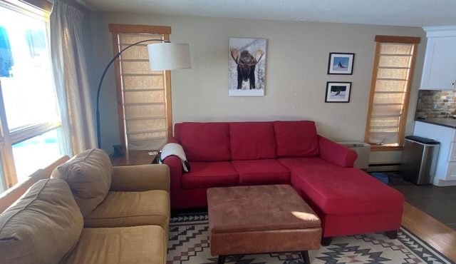 Comfy ski-in and out Sugarloaf 2-bedroom condo with access to pool house