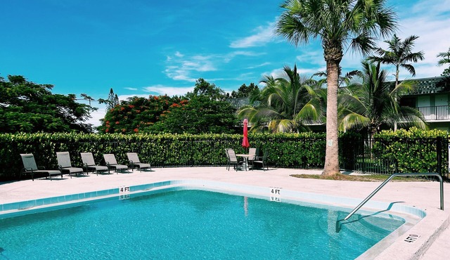 Comfy & Spacious 1 BR APT w/Pool near downtown in Jensen Beach