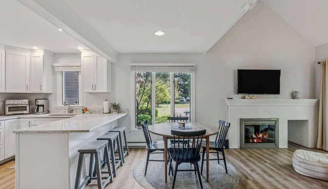 Condo Steps from Lake Pinneo, Fairway Village in Hartford
