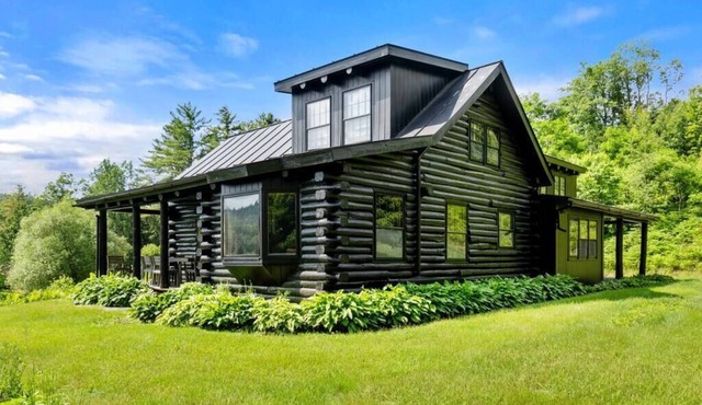 Contemporary 4-BR Cabin 5-min to Okemo