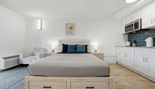 Contemporary Centro Flats studio getaway in Austin