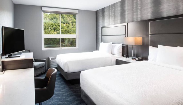 Contemporary Room | Free Breakfast, Parking & Gym Access