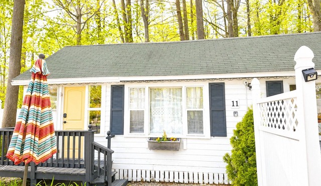 Cottage 11 - Year Round - Pet Friendly - 1 Bed/1 Bath w/Private Courtyard