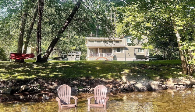 Cottage on the Crick-Sits right on Pine Creek